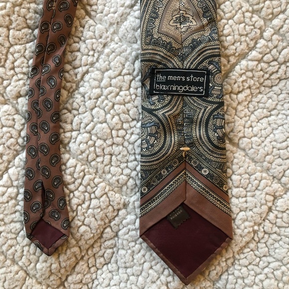Bloomingdale’s Silk Paisley Tie - Picture 5 of 5
